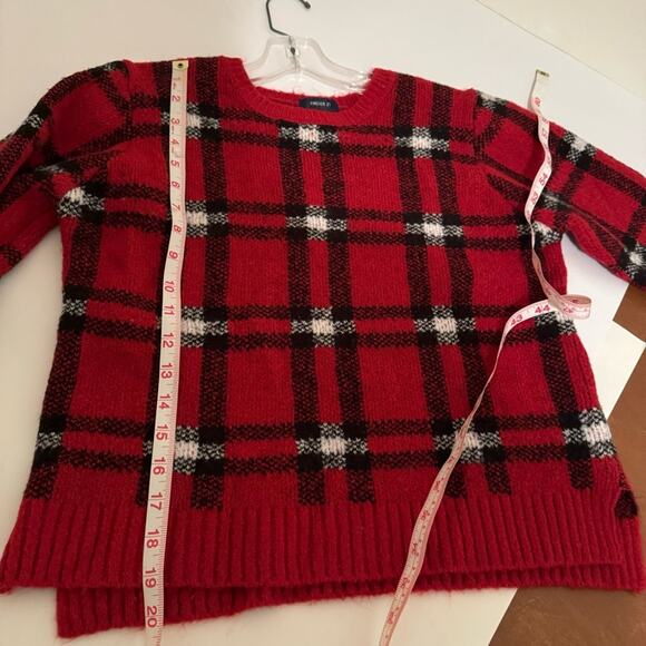 FOREVER 21 Women Red & Black
Checked Sweater - Picture 10 of 12